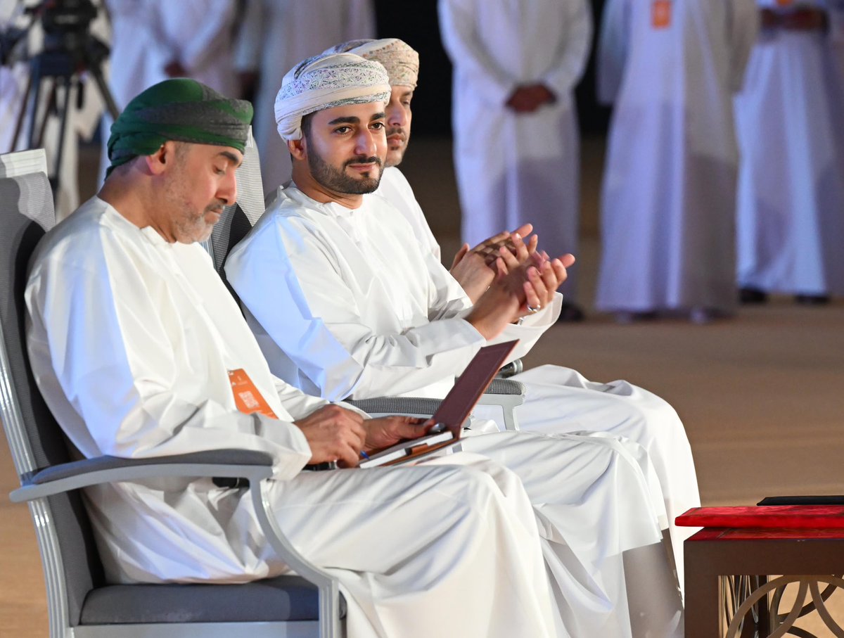 Sadaa_om's tweet photo. صاحب السُّمو السّيد ذي يزن بن هيثم آل سعيد وزير الثقافة والرياضة والشباب يؤكّد الحرص على تعزيز الحوار بين الحكومة والمواطن في كل ما يتمُّ اتخاذه من قرارات بشكل عام، والتركيز على أبرز الإنجازات في مجالات الثقافة والرياضة والشباب، وذلك خلال الجلسة الحوارية الثالثة حول "الثقافة والرياضة والشباب" ضمن ملتقى "معًا نتقدم".

سموّه يُشير إلى وجود تعاون مع وزارة التربية والتعليم لدعم الموهوبين في سن مبكر، مؤكدًا رغبة الوزارة في اكتشاف المواهب سواء كانت رياضية أو ثقافية. 

سموّه: التركيز في الوقت الراهن على المدينة الرياضية والمكون الأساسي فيها ملعب كرة القدم، مما يعطي المجال لسلطنة عُمان لاستضافة المباريات الإقليمية.

سموّه: برنامج الانضباط العسكري شَهِدَ خلال العام الماضي مشاركة ما يُقارب 700 طالب، وهي تجربة مثرية تبني وتصقل الشباب وتهيئهم لمواجهة تحديات المستقبل.