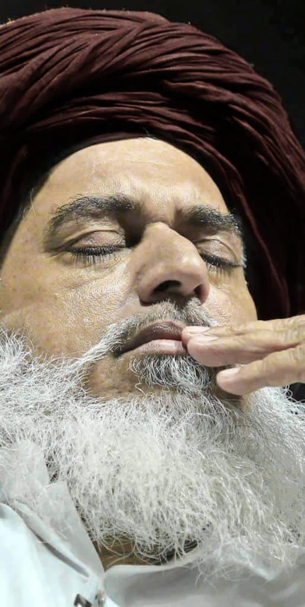 امام مالک نے فرمایا تھا 
یا تو گستاخ رسولﷺ زندہ رہ سکتا ہے یا پھر مومن آج گستاخ بھی زندہ ہے اور ہم بھی۔۔ غور کیجیے گا گستاخ بھی زندہ ہے اور ہم بھی🥺
#امیرالمجاہدین
#من_سب_نبیافاقتلوہ