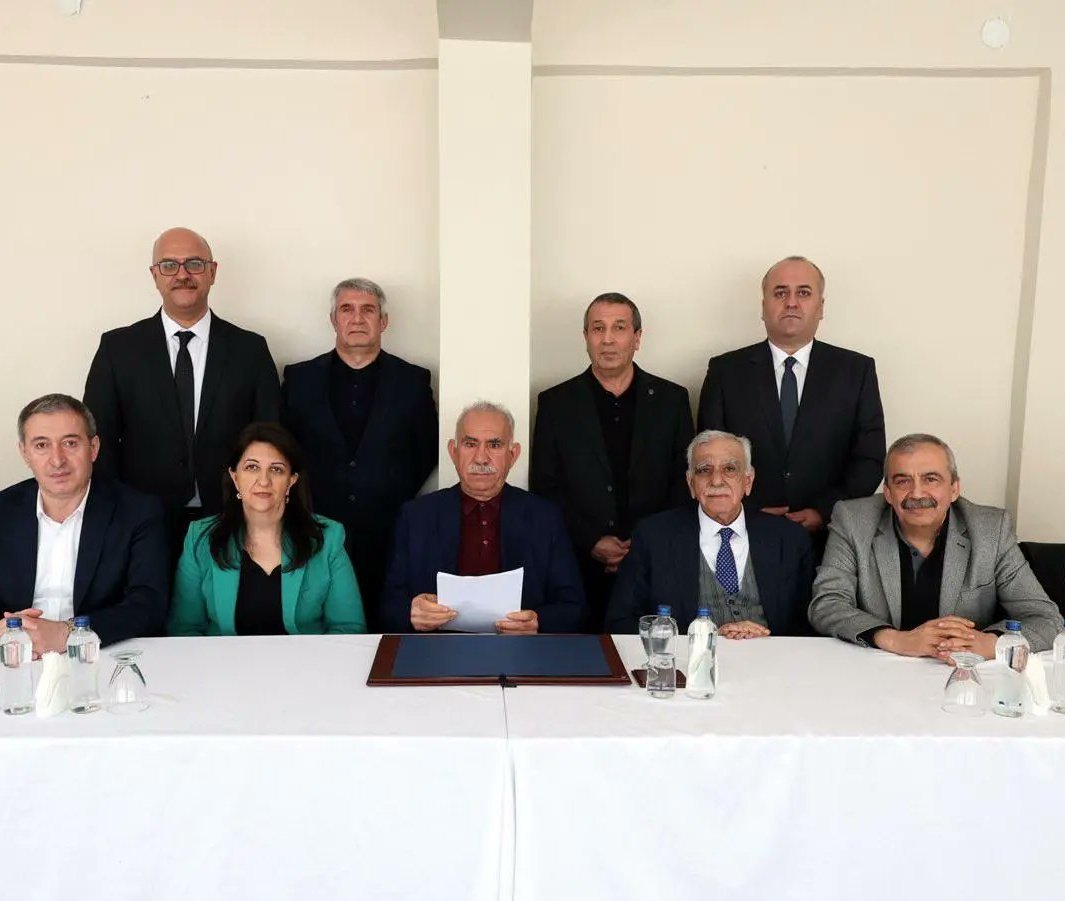 #SONDAKİKA | Orospu Çocuğu Abdullah Öcalan'ın İmralı'dan fotoğrafı paylaşıldı.