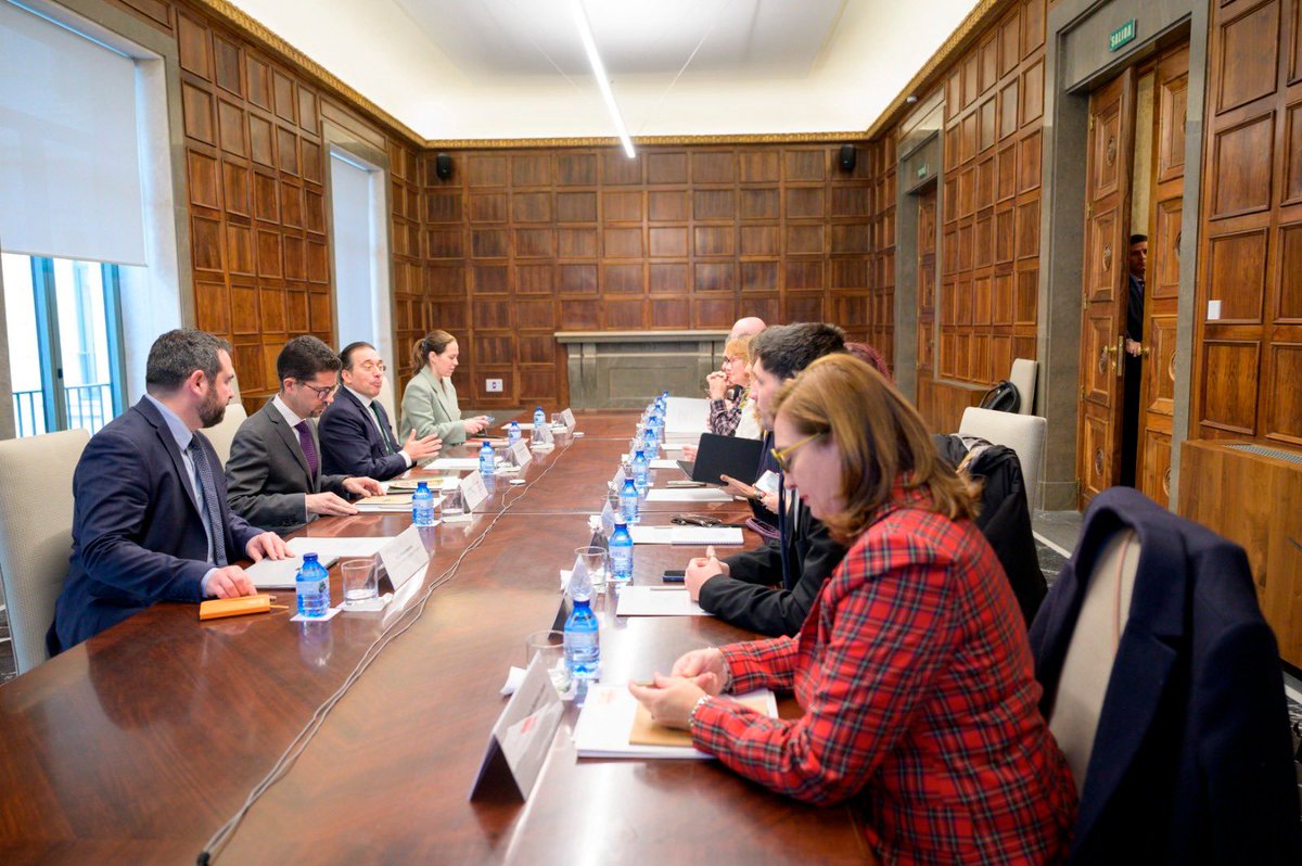 Consejo General Ciudadanía Española en el Exterior (@cgcee_viii) on Twitter photo 👥Nuestra presidenta Violeta Alonso ha participado vía online en una reunión del ministro <a href="/jmalbares/">José Manuel Albares</a> con representantes de la sociedad civil como parte del proceso participativo para la nueva estrategia de acción exterior de España. 👥Nuestra presidenta Violeta Alonso ha participado vía online en una reunión del ministro <a href="/jmalbares/">José Manuel Albares</a> con representantes de la sociedad civil como parte del proceso participativo para la nueva estrategia de acción exterior de España.