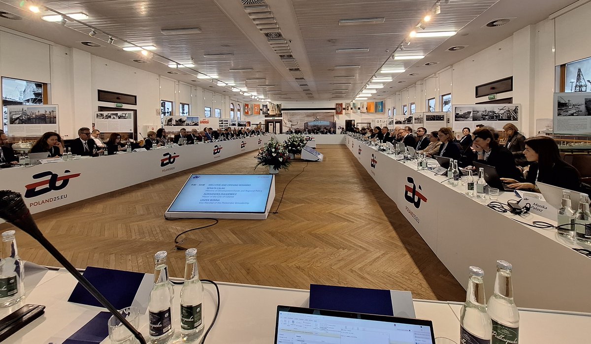 Just gave my introductory speech at the "Expert Seminar on the Future of #Cohesion and #Territorial Approaches in the Evolving #EuropeanUnion. In Search of a New Paradigm!" organized by the #EU Polish Presidency. A great two-day discussion in the historic BHP Hall in Gdansk