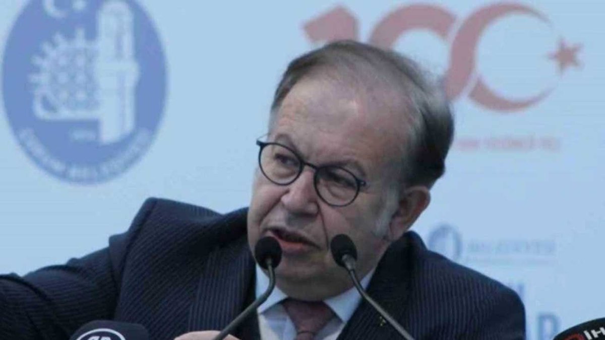 🔴 Cihat Yaycı ;

Terörist başı ne diyecek diye beklemem de, dinlemem de!!!
Bir Türk bunu yapmaz!!!