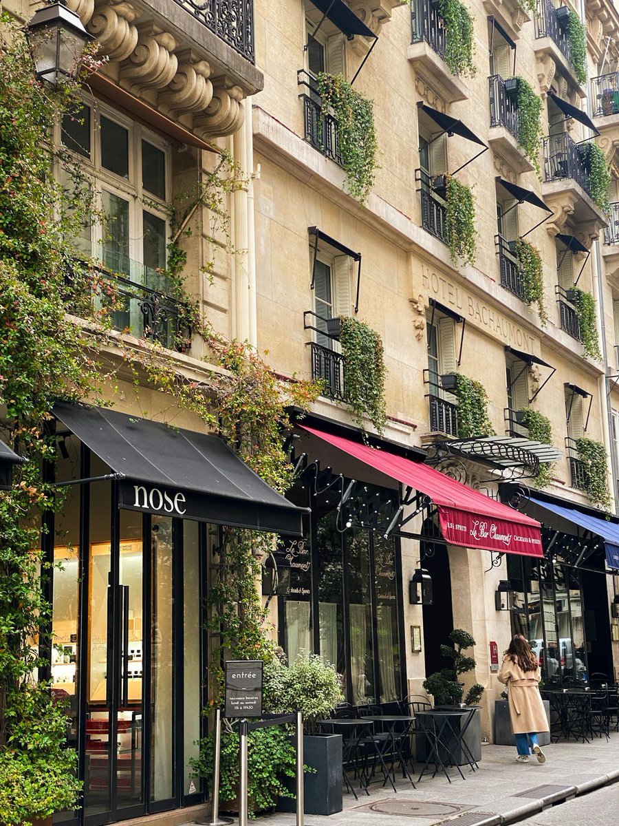 Fabulous façades...#Paris #Travel #thursdayvibes #France #Architecture #Thursday #Parisjetaime 📸 Maria💖💞
