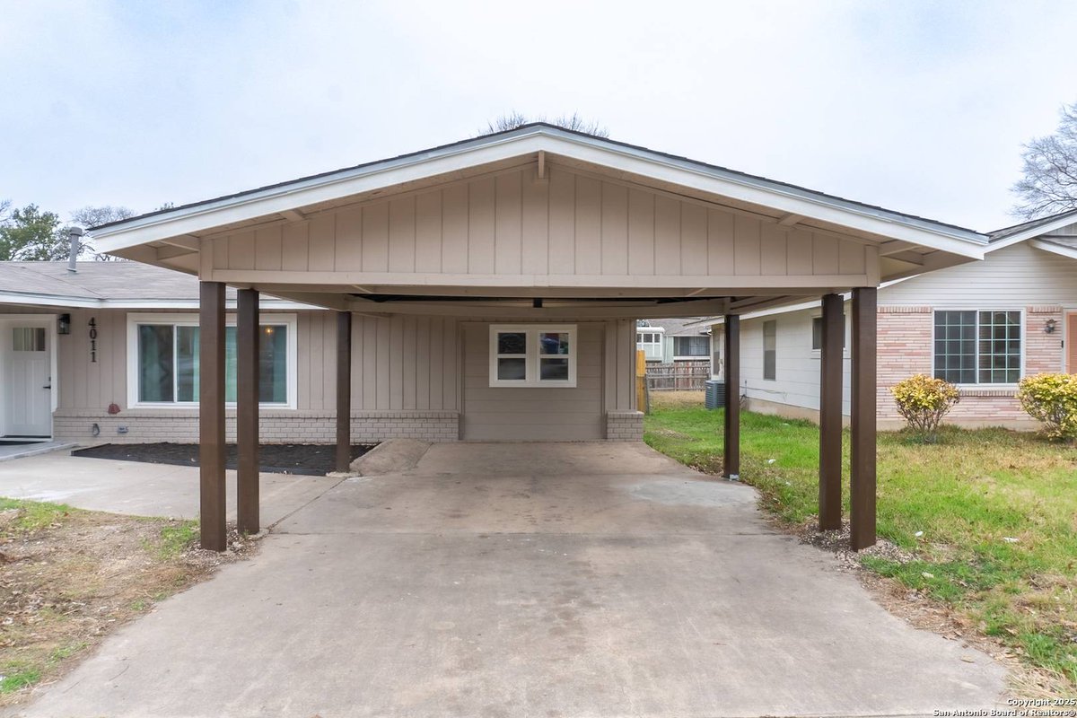 AMRGrouptx's tweet photo. 4011 Warpath St, San Antonio, TX 78238 just hit the market!
Take a look at this awesome space: https://t.co/BTHLnpeOKt https://t.co/oyuhADUuTd