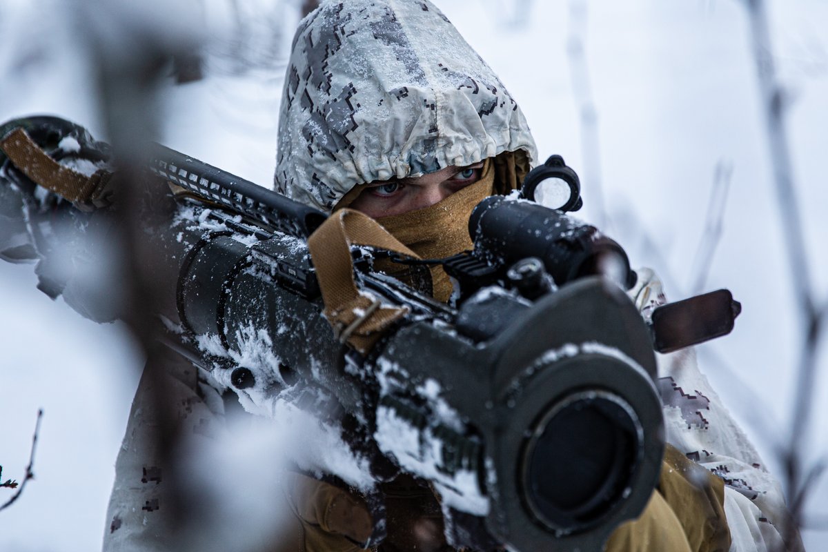US_EUCOM's tweet image. U.S. Marines participate in Joint Viking 25 in Norway, sharpening Arctic warfare skills and strengthening interoperability with NATO allies. The exercise demonstrates the Marine Corps&apos; unique ability to rapidly deploy during a crisis. #WeAreNato #agileforces #strongertogether