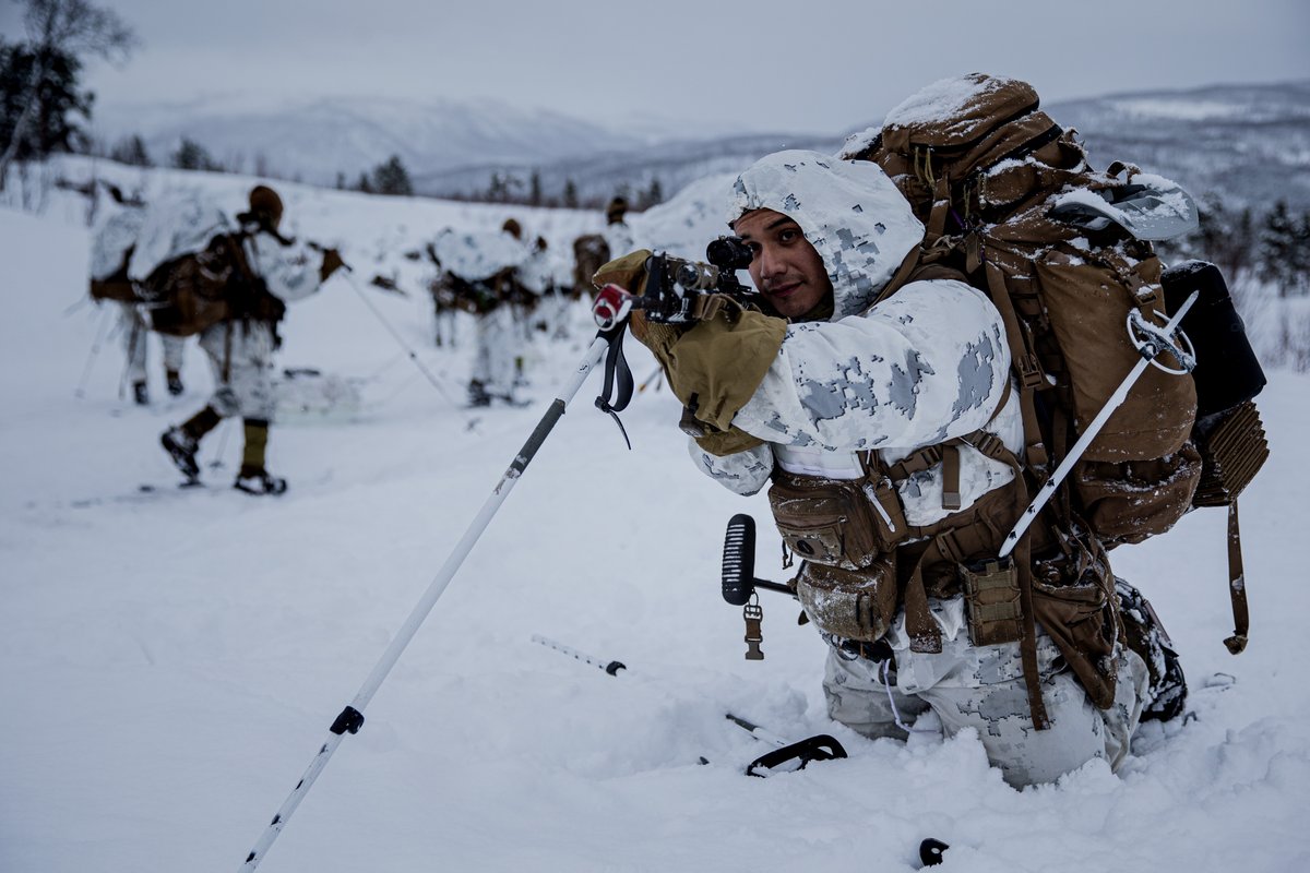US_EUCOM's tweet image. U.S. Marines participate in Joint Viking 25 in Norway, sharpening Arctic warfare skills and strengthening interoperability with NATO allies. The exercise demonstrates the Marine Corps&apos; unique ability to rapidly deploy during a crisis. #WeAreNato #agileforces #strongertogether