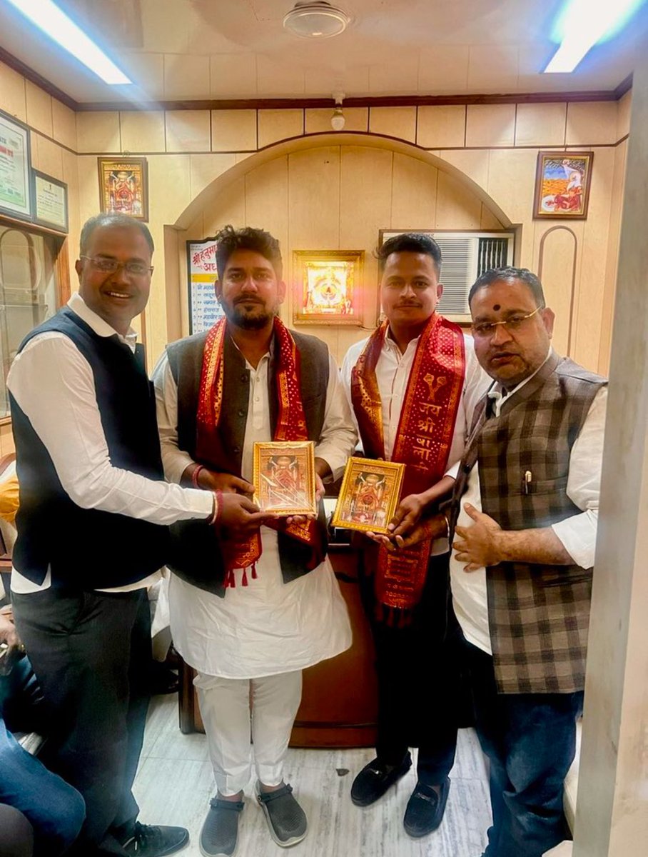 C P SHARMA (@bablupujari1) on Twitter photo राजस्थान विश्वविद्यालय के संघर्षशील छात्रनेता भाई शुभम रेवाड़ को जन्मदिवस की हार्दिक बधाई एवं सालासर बालाजी महाराज से उज्ज्वल भविष्य की कामना करते है ।
<a href="/ShubhamRewar4U/">SHUBHAM REWAR</a> <a href="/MukeshBhakar_/">Mukesh Bhakar</a> राजस्थान विश्वविद्यालय के संघर्षशील छात्रनेता भाई शुभम रेवाड़ को जन्मदिवस की हार्दिक बधाई एवं सालासर बालाजी महाराज से उज्ज्वल भविष्य की कामना करते है ।
<a href="/ShubhamRewar4U/">SHUBHAM REWAR</a> <a href="/MukeshBhakar_/">Mukesh Bhakar</a>