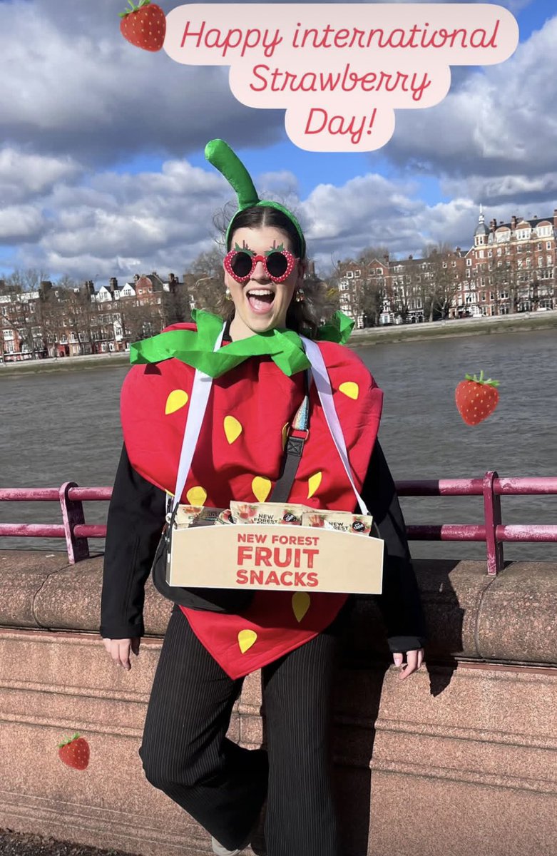 newforestsnacks's tweet image. We’re out on the streets of London celebrating National Strawberry Day! 🍓 Sharing delicious snacks, spreading strawberry love, and making the city a little sweeter. If you spot us, come grab a treat! ❤️ #NationalStrawberryDay #StrawberryLove