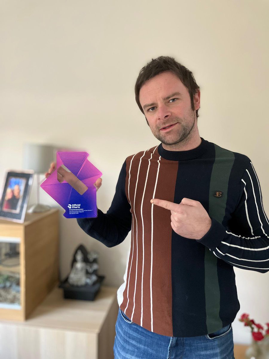 They say if you aim for the stars, you’ll at least land on the moon 🌙 

We were so obsessed with the official UK top 40, after coming #24 we ended up with a NUMBER 1 independent UK album 😎

Thank you so much for the award <a href="/officialcharts/">Official Charts</a> 

B33 family we love you ❤️
