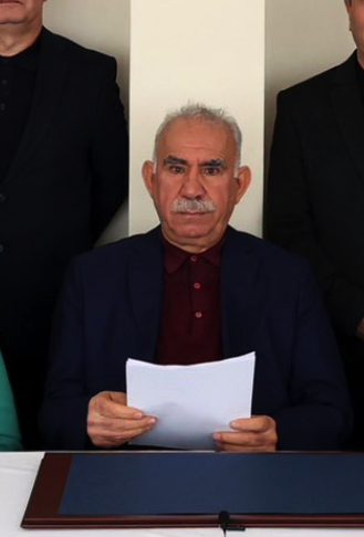 haskologlu's tweet photo. 🔴#SONDAKİKA | TERÖR ÖRGÜTÜ LİDERİ ABDULLAH ÖCALAN:

• PKK, YASAKLARDAN KAYNAKLI SORUNLARDAN DOĞMUŞTUR.

• KÜRT-TÜRK İLİŞKİLERİ 1000 YILI AŞAN SÜREÇTE VARLIKLARINI SÜRDÜRMEK İÇİN İTTİFAK İÇİNDE KALMAYI ZORUNLU GÖRMÜŞLEDİR.

• CUMHURİYET TARİHİNİN EN UZUN İSYAN HAREKETİ OLAN PKK'NIN OLUŞMASI AŞIRICILIĞIN SONUCUDUR. 

• CUMHURİYETİN 2. YÜZYILI ANCAK DEMOKRASİ UZLAŞMAYLA İYİ OLABİLİR.

• SAYIN DEVLET BAHÇELİ VE SAYIN CUMHURBAŞKANI ERDOĞAN'IN KOYDUĞU İRADELER SONUCUNDA SİLAH BIRAKMA ÇAĞRISINDA BULUNUYORUM.

• SİLAH BIRAKMA ÇAĞRISININ TARİHİ SORUMLULUĞUNU ÜSTLENİYORUM.

• TÜM GRUPLAR DERHAL SİLAH BIRAKMALI VE PKK KENDİNİ FESH ETMELİDİR.