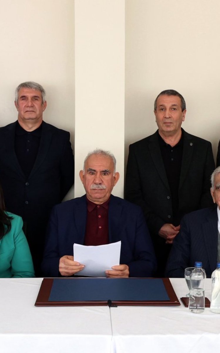 Şu saatten sonra bana “ben Akp’ye , Mhp’ye oy veriyorum ülkücüyüm,milliyetçiyim” diyen olursa suratına tüküreceğim. Eş,dost ,arkadaşlarıma duyurulur… 

Nedeni  burda …