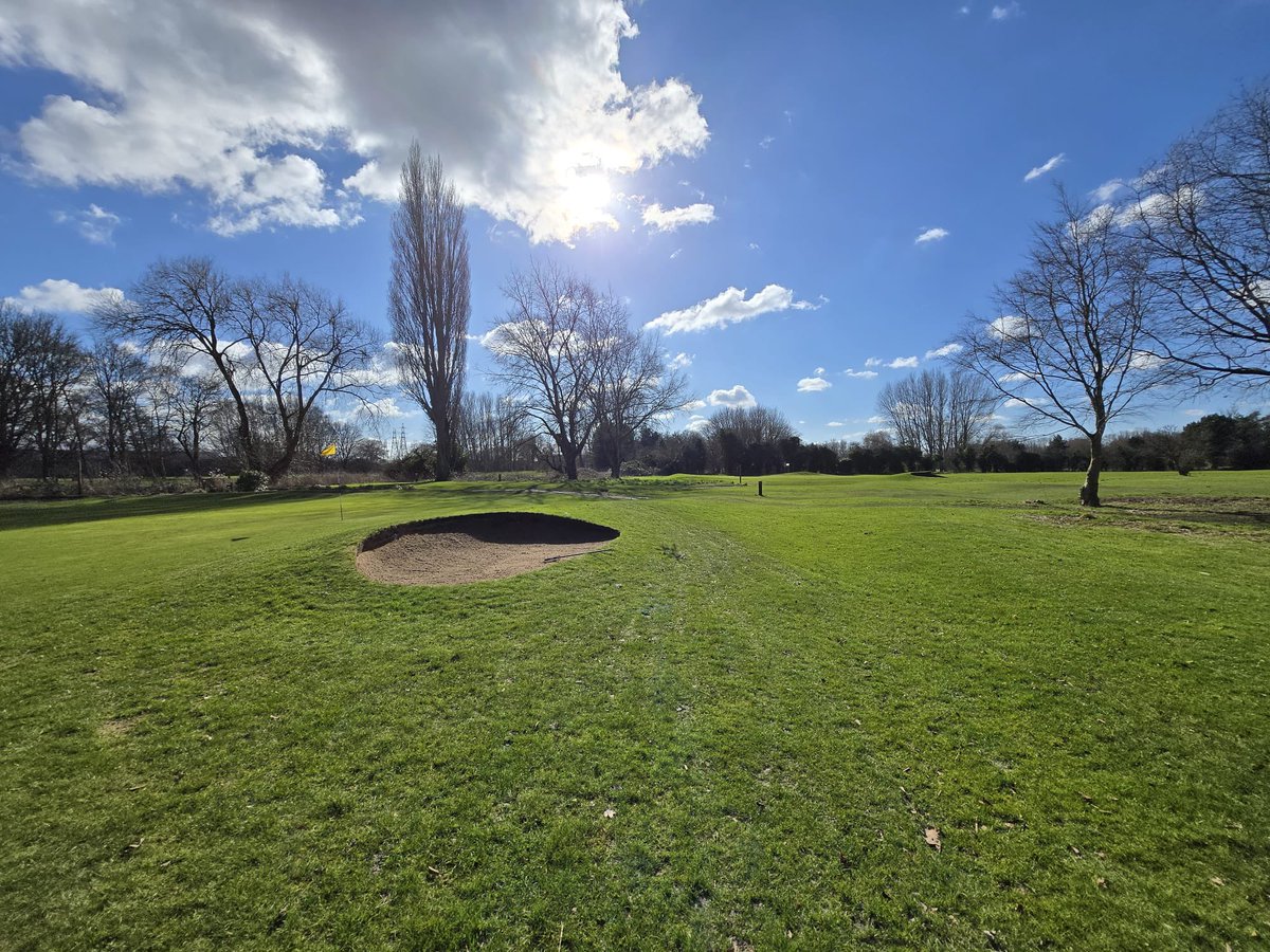 What a day for golf! ⛳️ 🏌️‍♂️☀️😍 #derbygolf