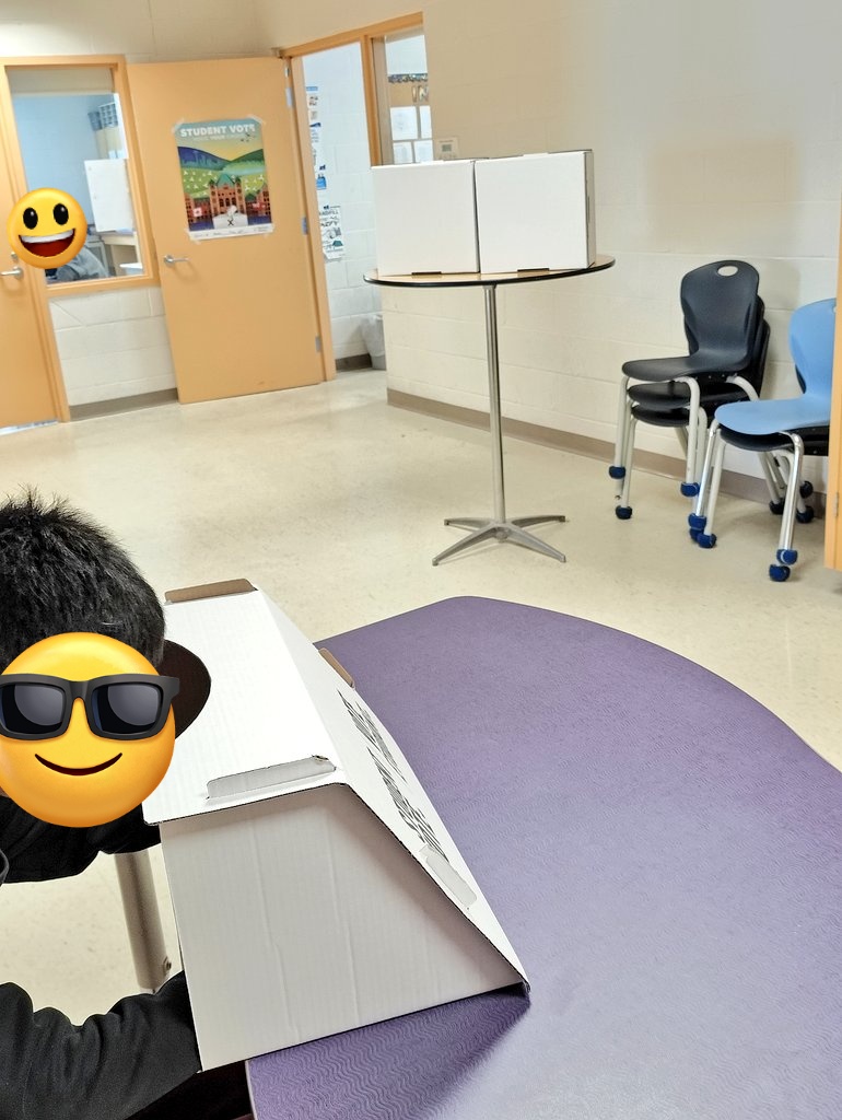 MrMacSCPS's tweet image. It&apos;s election day. 

Grade 7 and 8 students are taking part in @CIVIX_Canada&apos;s Student Vote. We&apos;ll see how our results compare to what the rest of the province decides today!