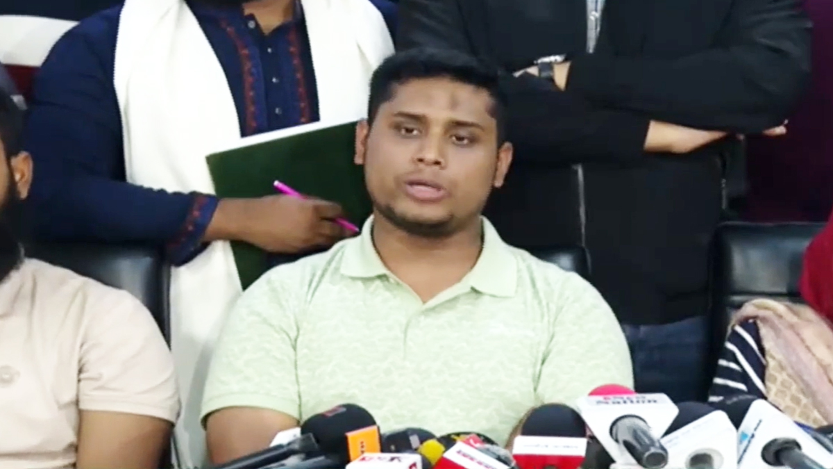 ফ্যাসিবাদের পুনর্বাসন না করতেই নতুন দল: হাসনাত