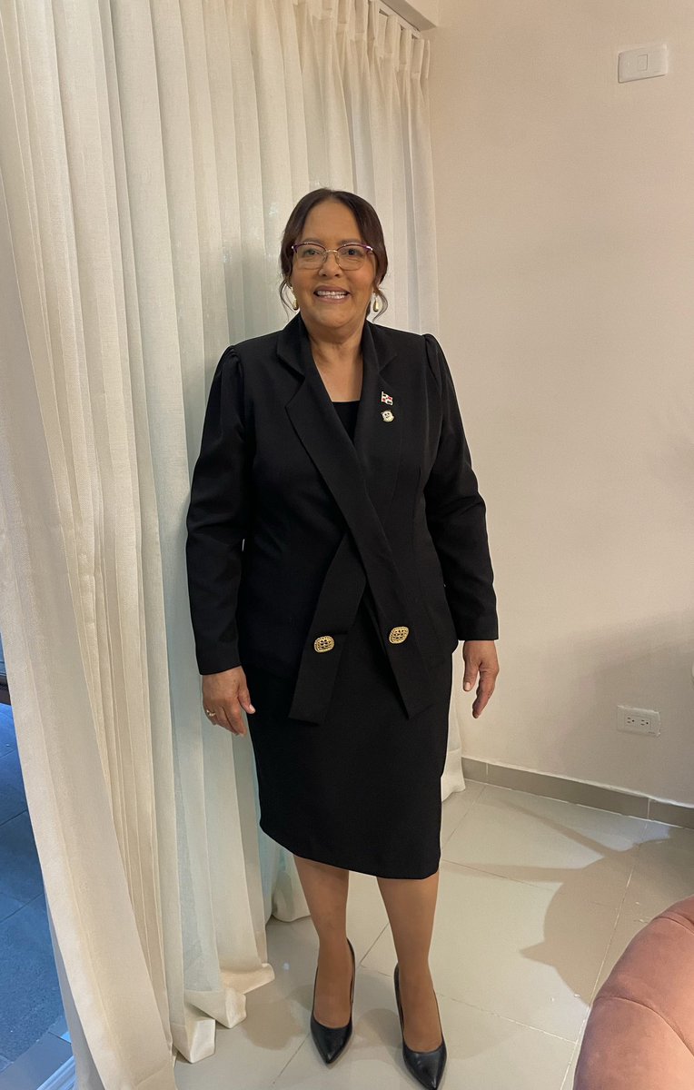 Hoy celebramos 181 años de libertad y soberanía, honrando a nuestros próceres y reafirmando nuestro compromiso de trabajar por una República Dominicana más justa y próspera para todos.

¡Que viva la patria!

#ElviraCorporánDiputada 
#IndependenciaDominicana #181AñosDeLibertad