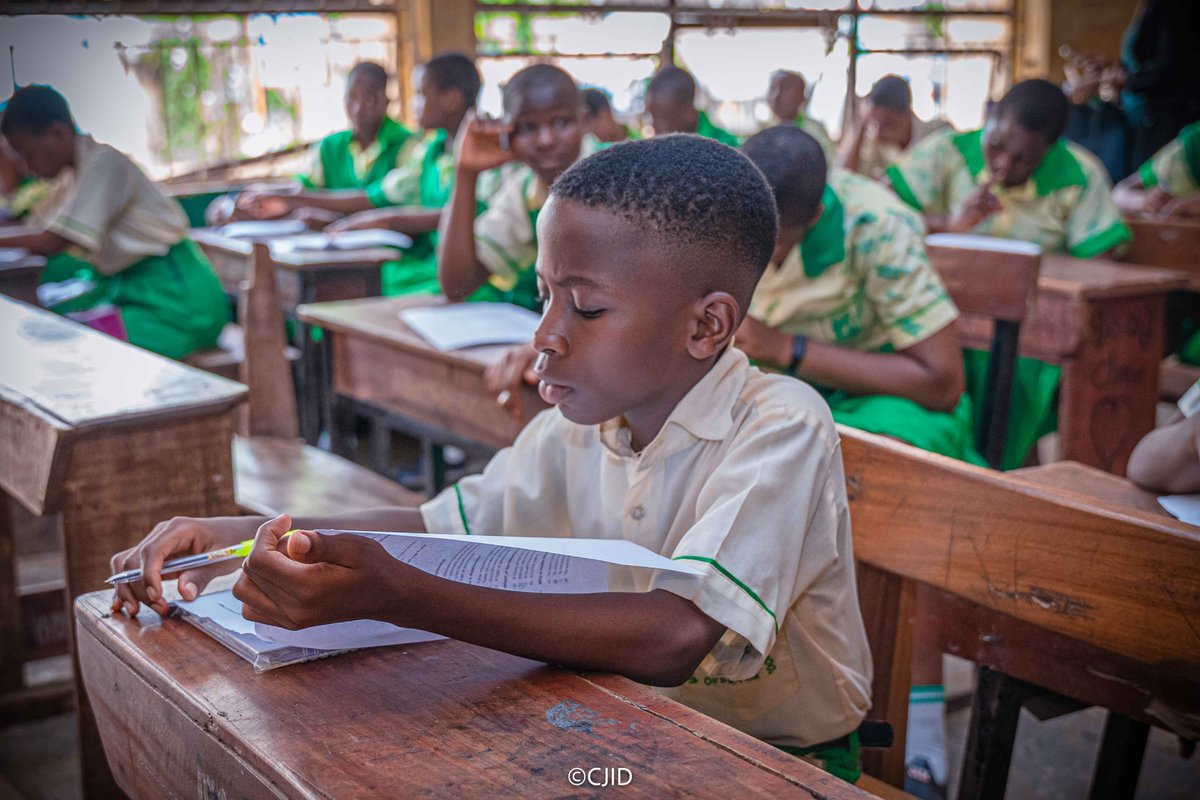 Today, we resumed our Media and Information Literacy training at Unity Secondary School, Asaba!

Our facilitators introduced students to the concept of media, explained its meaning and helped them understand the different types of information manipulation across social media
