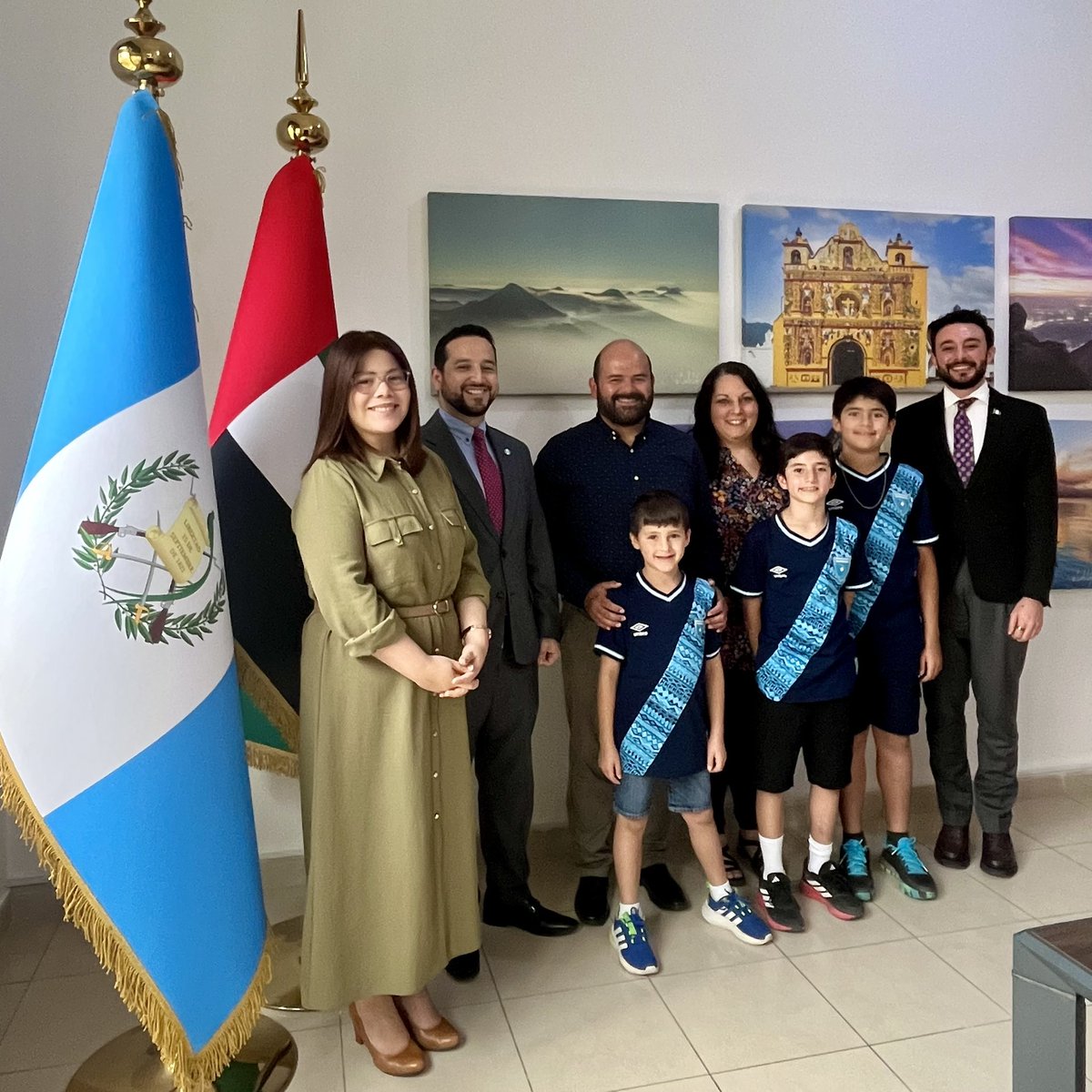 #GTinUAE | #EmbaGuateEAU recibió la visita de familia guatemalteca residente en Ras Al Khaima con el fin de evaluar las oportunidades comerciales entre #Guatemala y EAU y lograr vinculaciones con empresas agrícolas y gremiales.