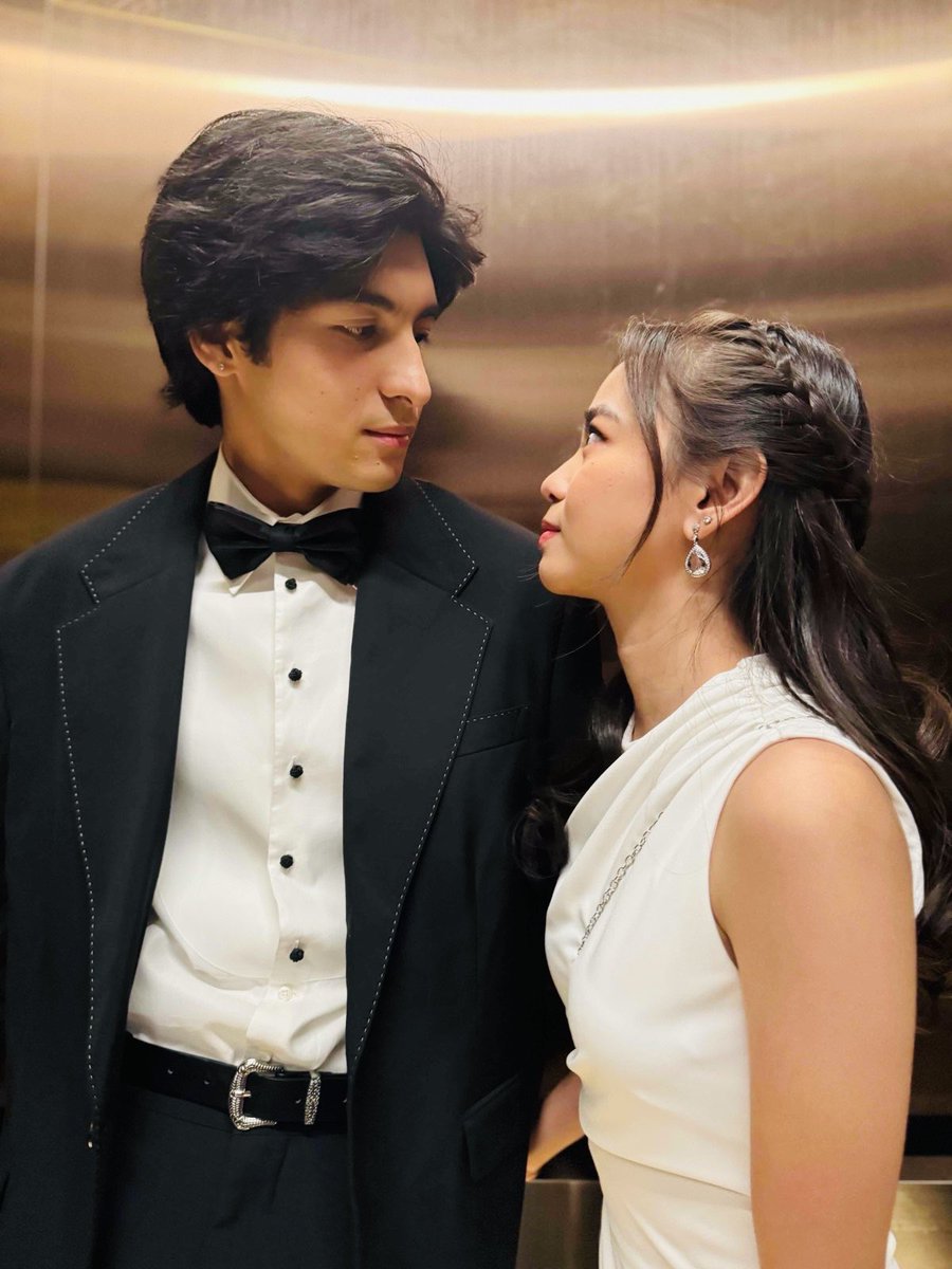 StudioVivaPH's tweet photo. Sa sobrang titig niyo sa isa’t-isa, baka mas lalo kayong ma-fall, #JayFer. ❤️❤️❤️

Don’t forget to watch Ang Mutya Ng Section E—only on Viva One: https://t.co/IONLHCgTP2

#SectionEPositive
#AngMutyaNgSectionE
#AshDres | #JayFer
#AndresMuhlach 
#AshtineOlviga 
#StudioViva https://t.co/PENBReXxdw