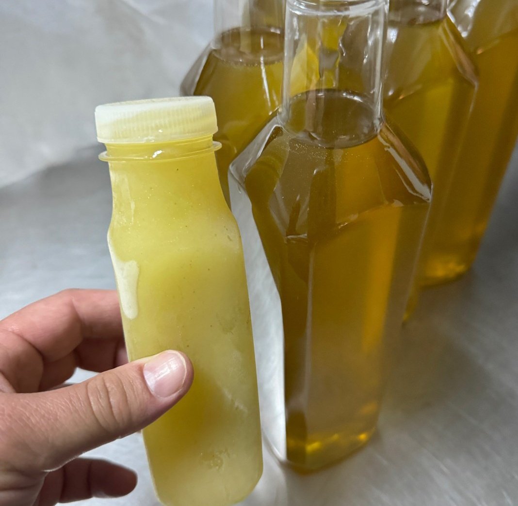 Sizlerden gelen memnuniyet benim için çok önemli 
Organik has Zeytinyagi,salcalarimdan 
Ve diğer tüm ürünler den almak için dm den yazabilirsiniz
Yurtdisina da kargomuz vardir 
Ailenize yollayabilirim
Dm den mesaj yazmanız yeterli 
Hayırlı akşamlar 
Rt de edermisiniz