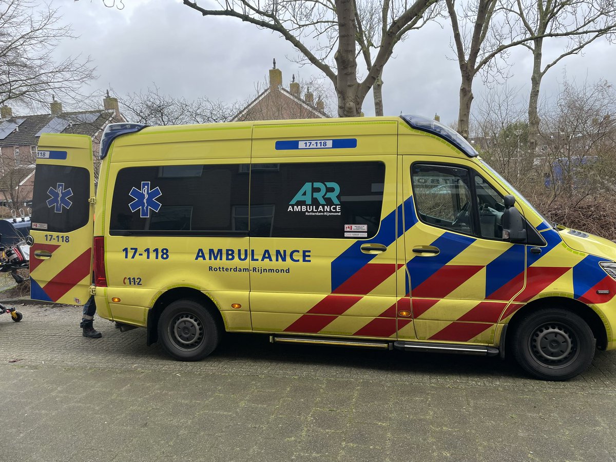 Vandaag een dag mee met de ambulance. Soms is het razend druk en soms heb je maar één melding. Dat laat onverlet dat het een mooie dag is om eens over het werk en privé te praten. En het geeft een mooi inzicht hoe een rustige dag eruit ziet. Jeremy en Michel bedankt.