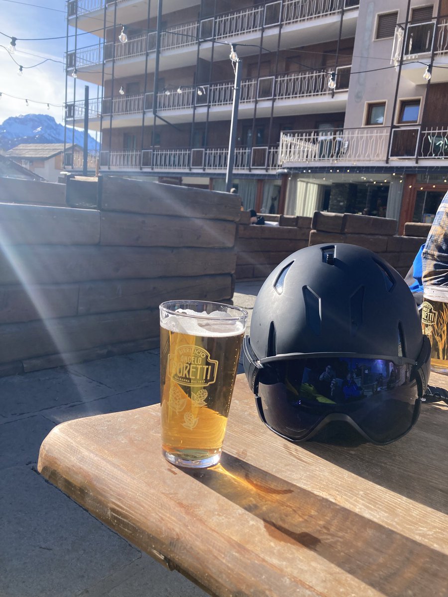 Apres ski beer 🍺⛷️🇮🇹#drinklocal #italy