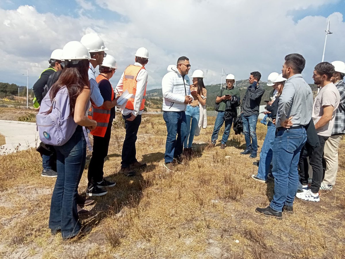 TerminalTunja's tweet photo. Recibimos Visita Académica por parte de la escuela de Ingeniería de Transporte y Vías UPTC.
Estudiantes de 9o semestre de @UPTCoficial visitaron la Terminal de Transporte de Tunja, donde, junto al Ing. Ariel Vargas Gámez, conocieron procesos y desafíos del sector. https://t.co/0aoFjZWA2F