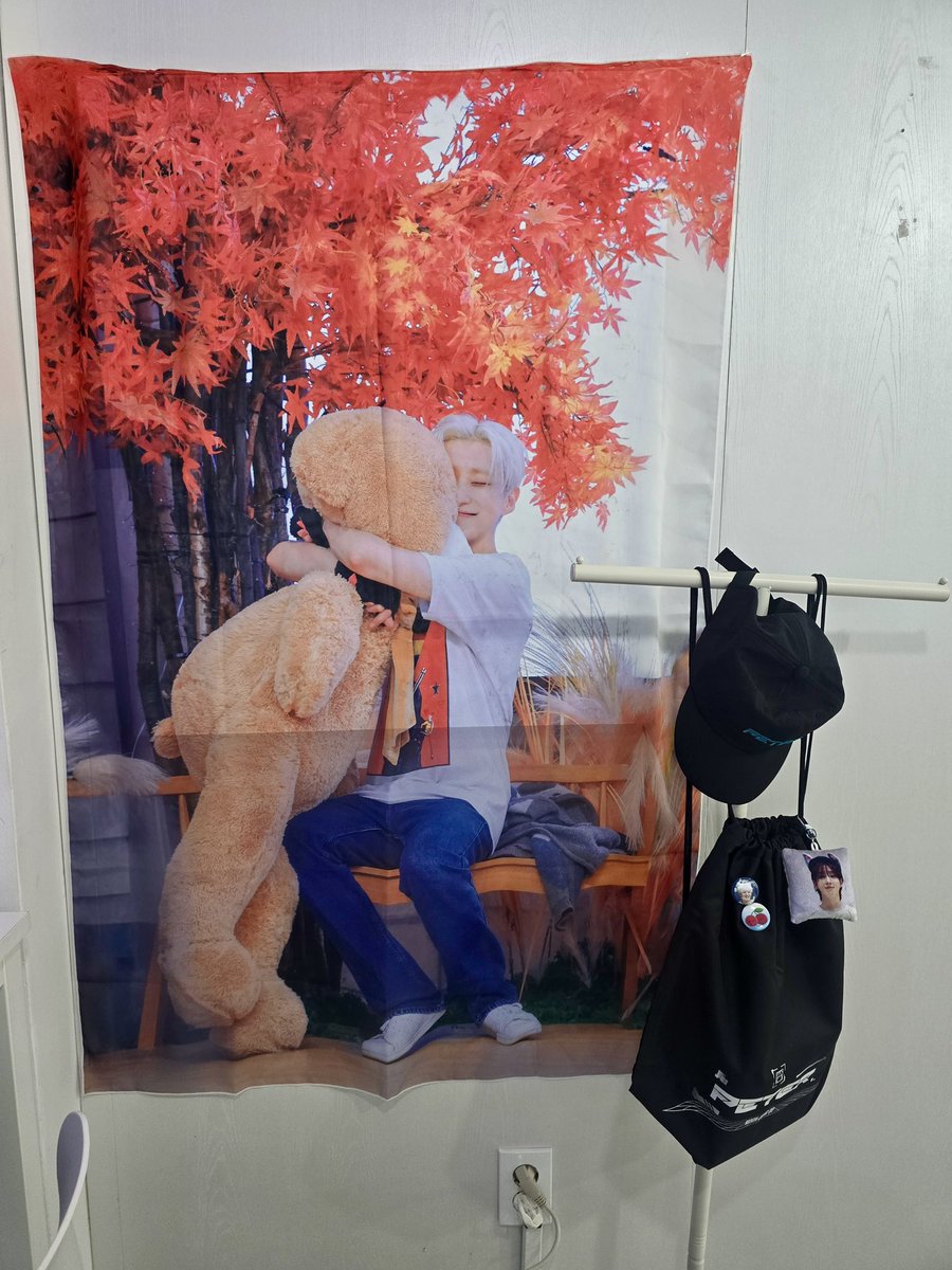 TIyagideul38345's tweet image. #카페코드 #cafecode #문종업 #종업 #bap #BAP #문종업생카#moon_loversday #문워크 #UPPIE

종업이 생일 다음날 문워크님과 함께한 홍대 생카 투어~
종업이로 가득 꾸며져 있는 카페코드에서 맛있는 커피와 도넛도 냠냠

종업이의 생일을 직접 축하해줄 수는 없었지만
네 흔적을 찾는 즐거움도 있던..