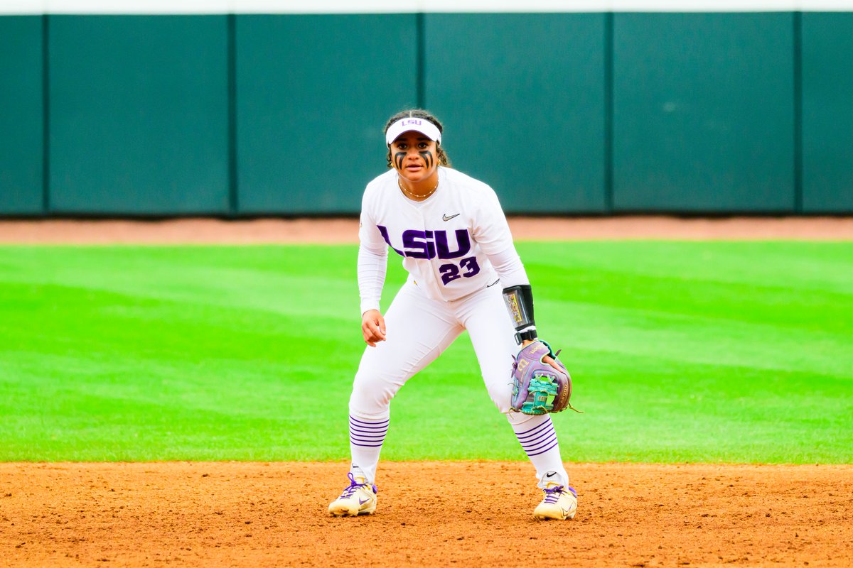 Starting the Weekend with a Top 10 Matchup!

🆚 UCLA
🕑 2 p.m. CT
📍 Anderson Family Field
📊 lsustats.com

#Volume33
