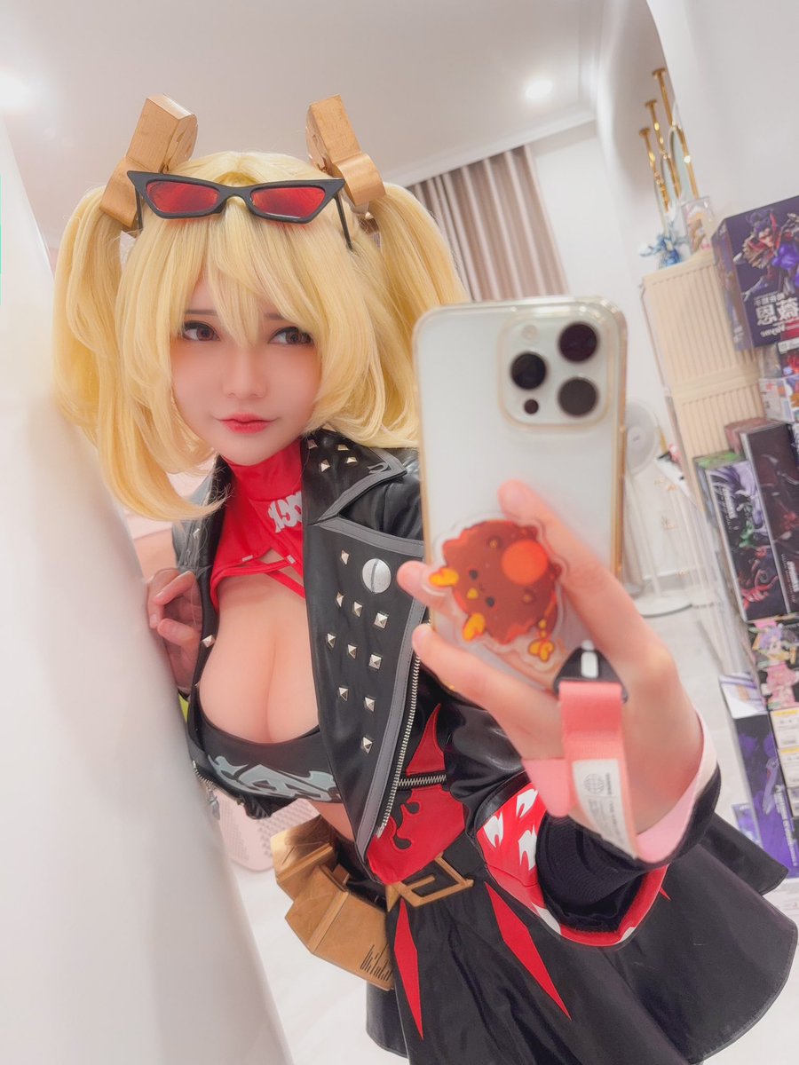 Yesterday photoshoot 🥰🤳

#ZenlessZoneZero #Burnice https://t.co/hwMFjXUYJ2