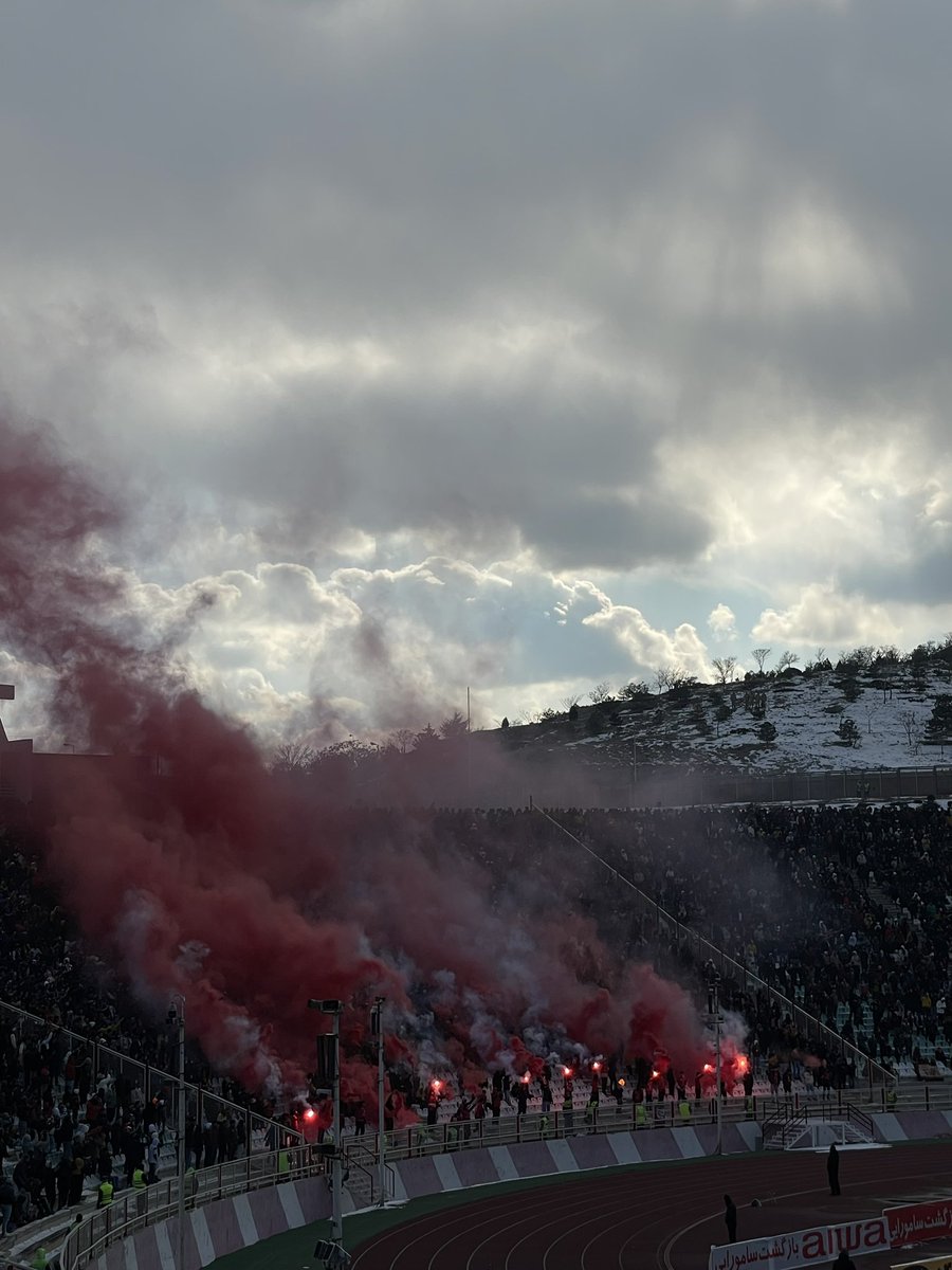 یخ زدیم ولی کاش داورم میتونستیم بزنیم.