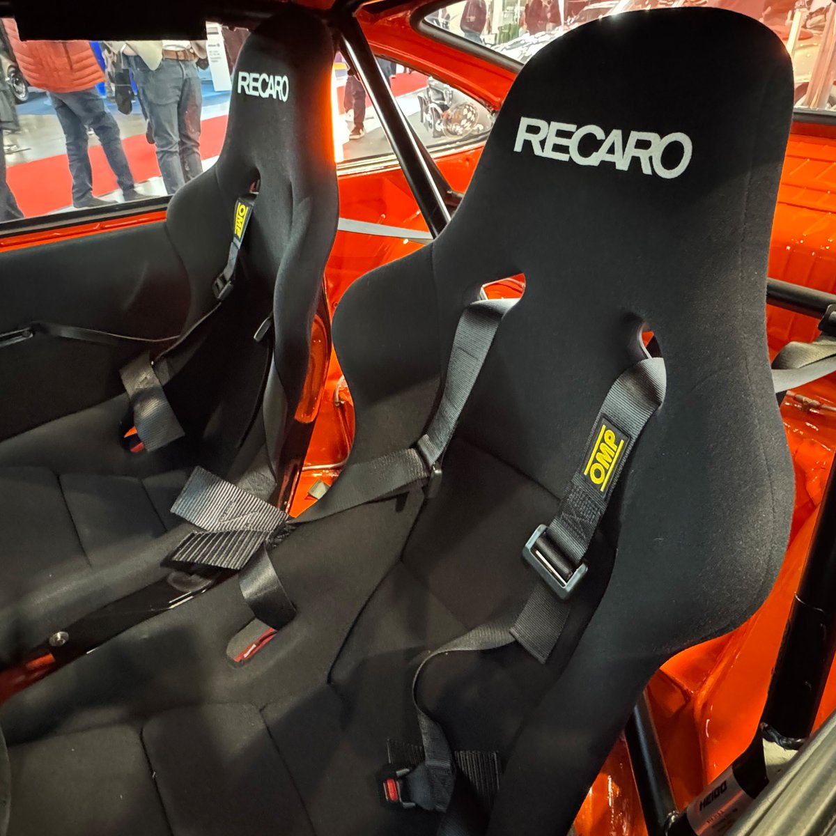 recaroauto's tweet image. Welcome to the starter motor of driving culture! The German classic car scene kicks off the 2025 season with the RETRO CLASSICS®  in Stuttgart. 🚘✨
#RECAROAutomotive #WorldofRECARO #retroclassics #oldtimer #youngtimer #stuttgart