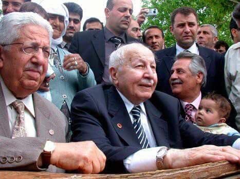 Bu gün Erbakan hocamın 14 yıl dönümü. Allah rahmet eylesin Kürt leri çok severdi ve her zaman terörün İsrail ve ABDnin eseri olduğun söyler. Allah’ın  doğuştan insanlara verdiği hakları hiç kimse gasp edemez . Şükür bu gün barış ve kardeşlik umutları zirvede hayırlı cumalar .