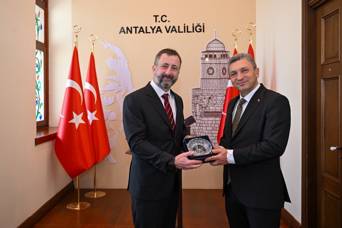 T.C. Antalya Valiliği (@antalyavalilik) on Twitter photo 📍Antalya Valiliği
Çek Cumhuriyeti Ankara Büyükelçisi Petr Stepanek Valimiz <a href="/hulusisahin61/">Hulusi Şahin</a>'i valilik makamında ziyaret etti.
#Türkiye 🇹🇷 🤝 🇨🇿 #ÇekCumhuriyeti 📍Antalya Valiliği
Çek Cumhuriyeti Ankara Büyükelçisi Petr Stepanek Valimiz <a href="/hulusisahin61/">Hulusi Şahin</a>'i valilik makamında ziyaret etti.
#Türkiye 🇹🇷 🤝 🇨🇿 #ÇekCumhuriyeti