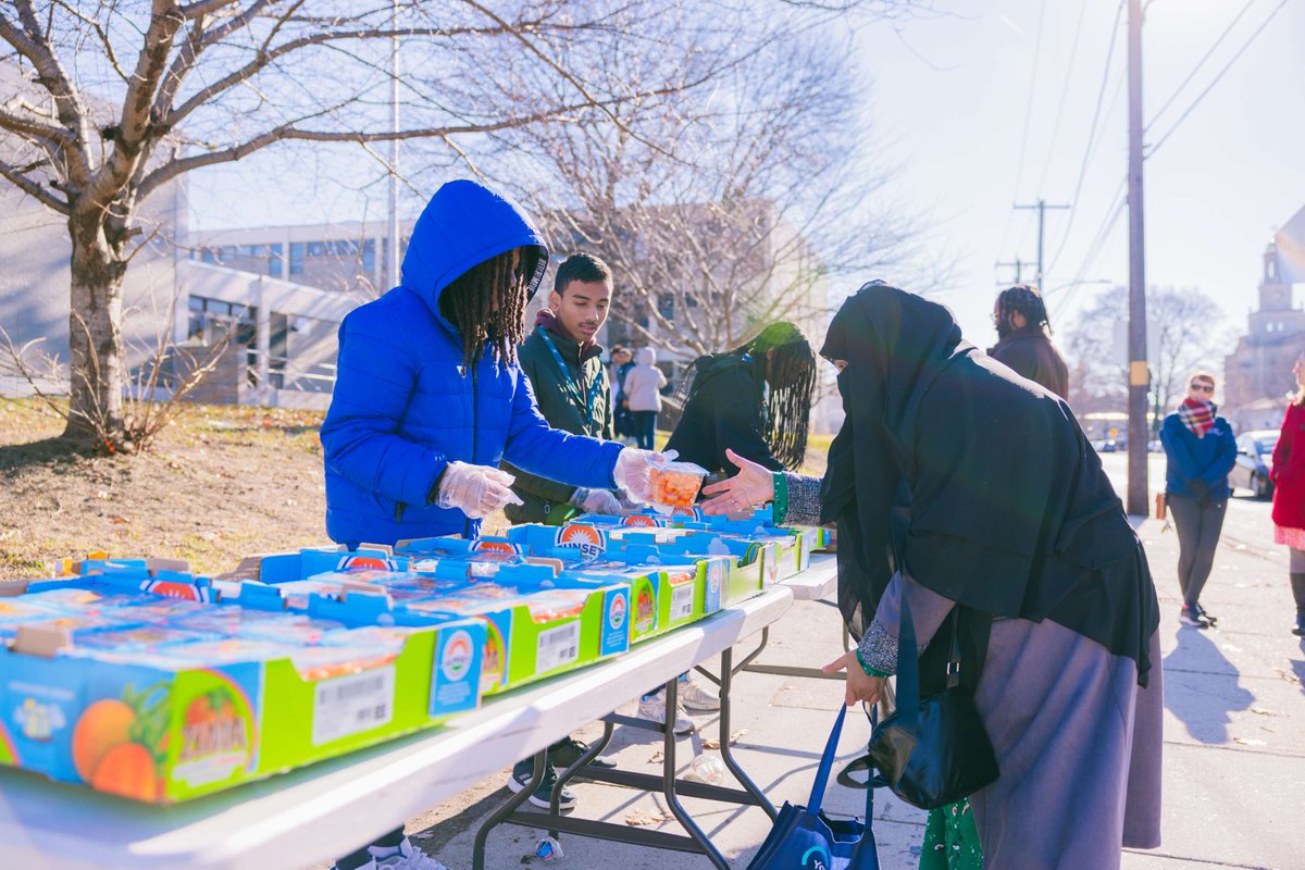 Find #free food and meal sites near you at phila.gov/food. 
 ✅No ID required
 ✅No proof of income required
