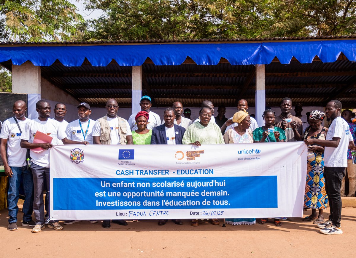 UNICEF_CAR's tweet photo. With support from @EUPartnership and @EduCannotWait, UNICEF is providing cash transfers in Paoua to help 2,104 households in 23 villages access #education. Because every child deserves a chance to learn! 📚 #ForEveryChild @RelanoMeritxell @kentpage @YasmineSherif1 https://t.co/yhqNcOXO1E