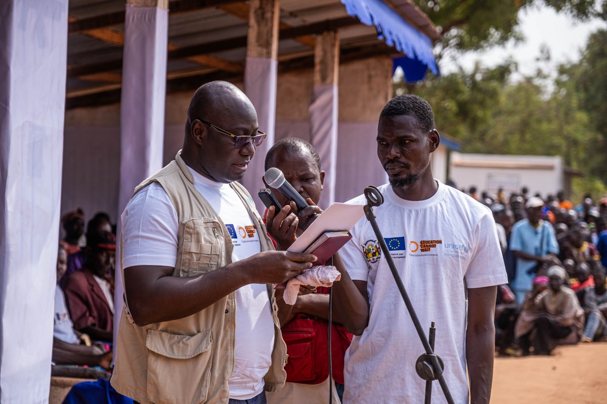 UNICEF_CAR's tweet photo. With support from @EUPartnership and @EduCannotWait, UNICEF is providing cash transfers in Paoua to help 2,104 households in 23 villages access #education. Because every child deserves a chance to learn! 📚 #ForEveryChild @RelanoMeritxell @kentpage @YasmineSherif1 https://t.co/yhqNcOXO1E