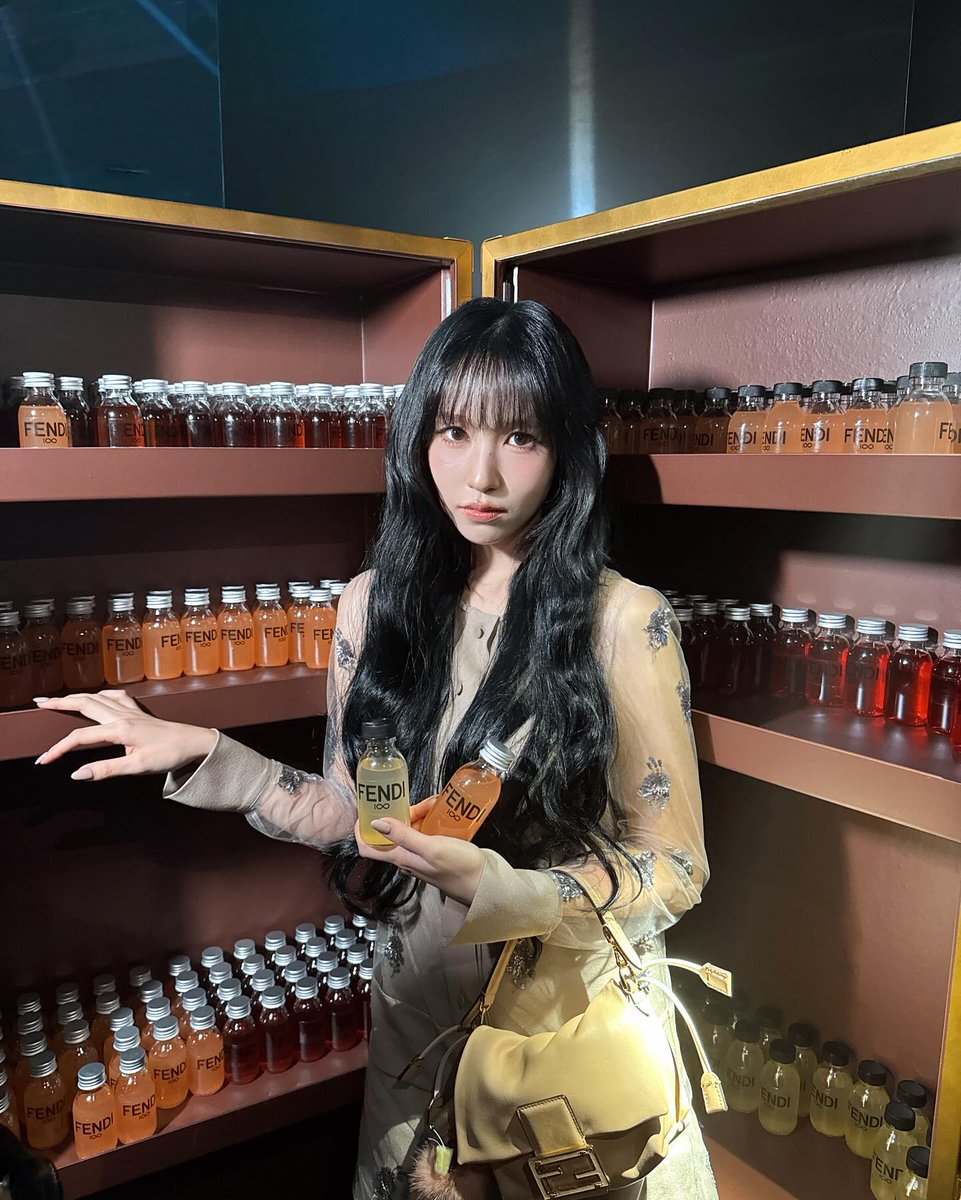 쿤 #TWICE_THISISFOR_WORLD_TOUR tweet media