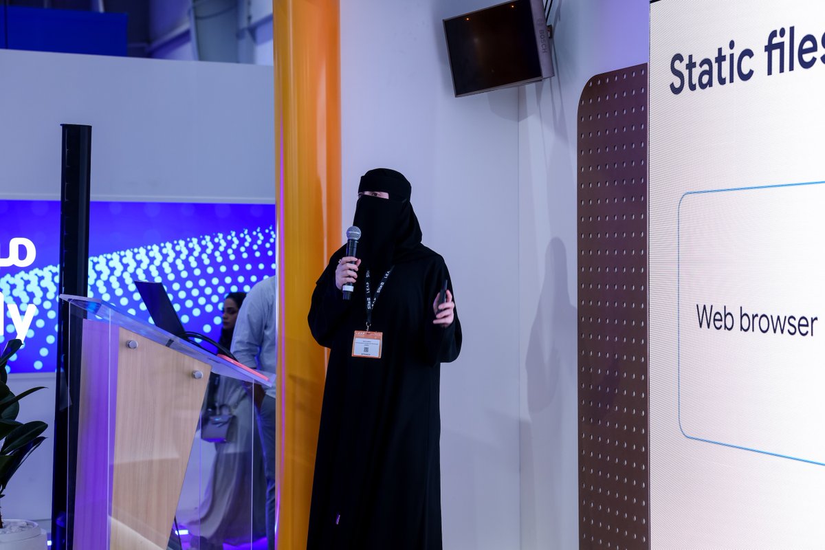 pr_Mais's tweet image. Earlier this month, I had the incredible opportunity to reconnect with the Google Developers community at #Leap! It was an honor to take the Amphitheater stage with Google Cloud, where I shared insights on Firebase &amp;amp; Google Cloud for developers 🧡