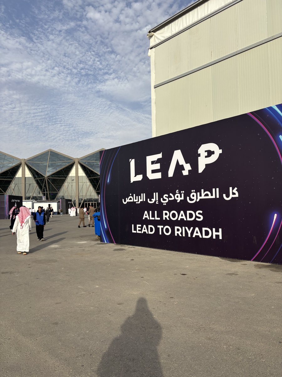 pr_Mais's tweet image. Earlier this month, I had the incredible opportunity to reconnect with the Google Developers community at #Leap! It was an honor to take the Amphitheater stage with Google Cloud, where I shared insights on Firebase &amp;amp; Google Cloud for developers 🧡