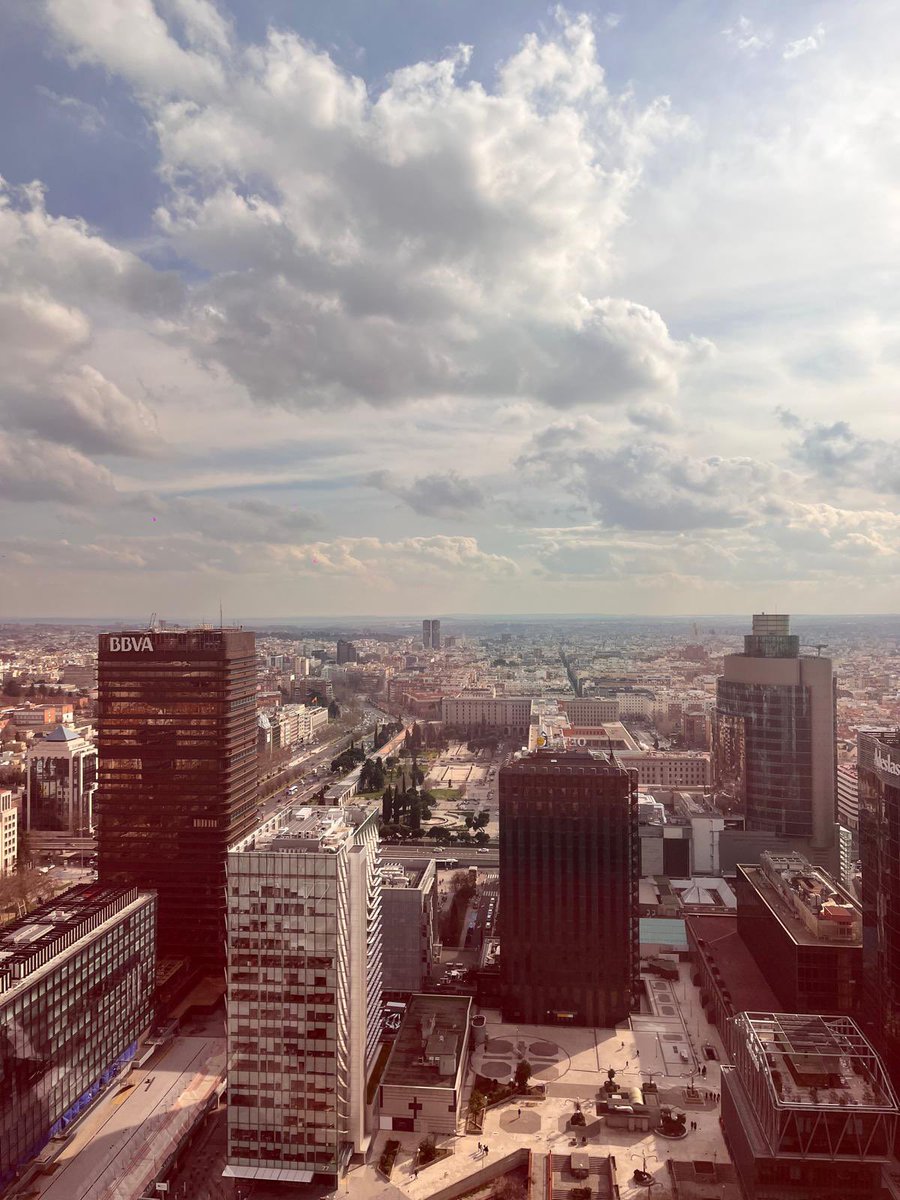 Mi hermana me manda estas vistas desde Torre Picasso.

Envidia

Y morriña

♥️