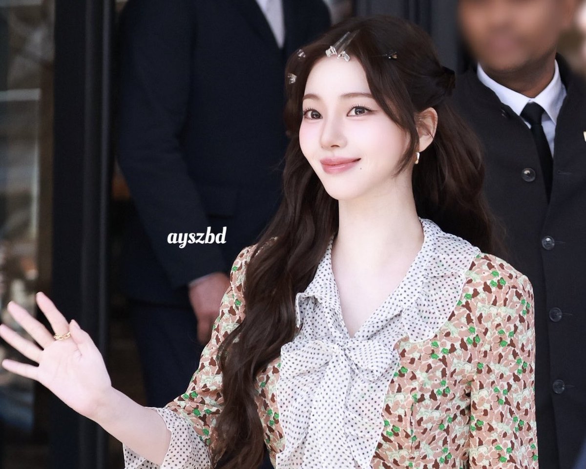 sunshine herself

KARINA AT PRADA FW25
#KarinaxPradaFW25 <a href="/Prada/">PRADA</a>