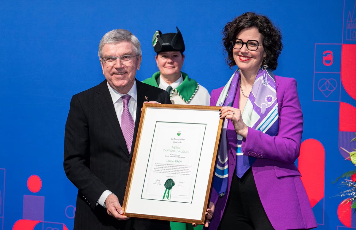 iocmedia's tweet image. IOC President Thomas Bach honoured in Lausanne 🇨🇭

He received the highest distinctions from the City of Lausanne &amp;amp; the Canton of Vaud, recognising his deep engagement with the region.

A tribute to his leadership &amp;amp; dedication to sport. 👏

Learn more 👇 

olympics.com/ioc/news/ioc-p…