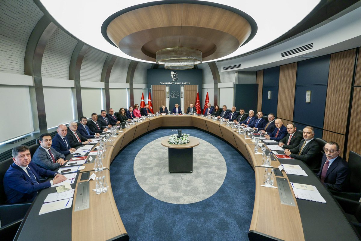 Genel Başkanımız Sayın Özgür Özel’in başkanlığında Sosyal Demokrat Belediyecilik Eşgüdüm Konseyi Toplantısı’nı gerçekleştirdik.

Zor günlerden geçen ülkemizde halkımıza umut olmak için dayanışma içinde çalışmaya devam edeceğiz.

<a href="/herkesicinCHP/">CHP 🇹🇷</a>
<a href="/eczozgurozel/">Özgür Özel</a>