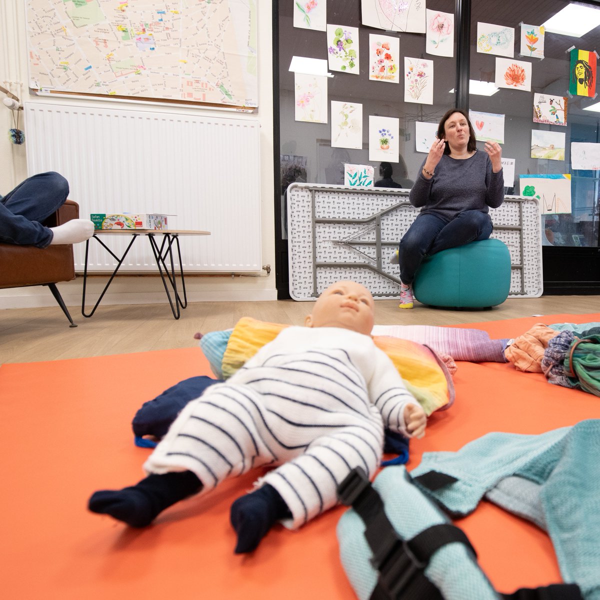 VilledeReims's tweet image. Atelier #portage aujourd'hui à l'espace famille de la Maison de la famille située au Tiers-Lieu L'Oasis, place de Fermat. L'occasion de découvrir ce qu’est le portage
physiologique, quel porte-bébé utiliser pour que bébé et parent soient bien installés. =&amp;gt; bit.ly/43hdTkC