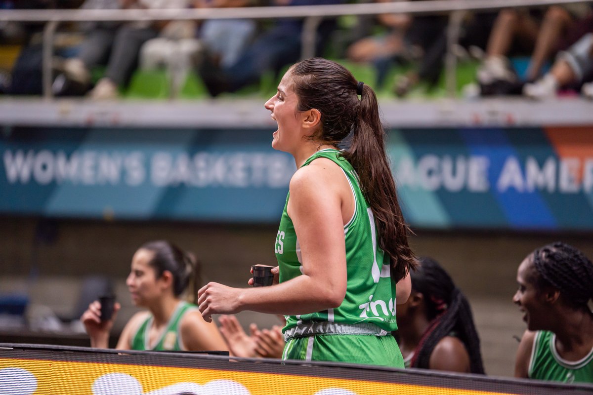 El banco siempre marca la diferencia, ¡es como tener una jugadora extra en la cancha! 🔥🏀  

¿Y Tú, animas a tus compañeras desde el banco? Cuéntanos aquí abajo 👇 #WBLAmericas