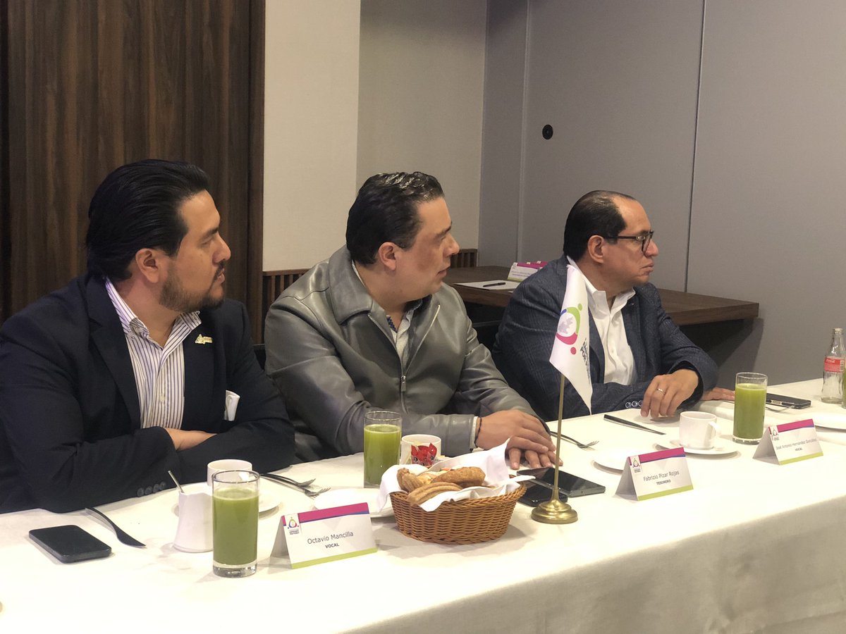 Fundación Empresarios Por Puebla (@feppuebla_) on Twitter photo En sesión de mes, nos reunimos para tratar nuevas estrategias y seguir impulsando la inversión social ascendente. 
Nuestro objetivo es claro: crear oportunidades para que más jóvenes puedan acceder a la educación y desarrollar su potencial.  💡 En sesión de mes, nos reunimos para tratar nuevas estrategias y seguir impulsando la inversión social ascendente. 
Nuestro objetivo es claro: crear oportunidades para que más jóvenes puedan acceder a la educación y desarrollar su potencial.  💡