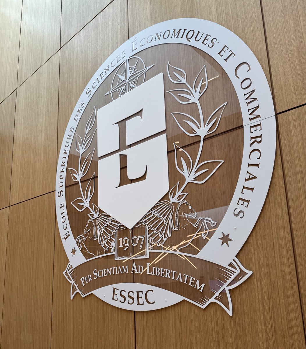 jb_grd's tweet image. Last week at @essec, I had the privilege of teaching an essential course for the Master in Management - Grande École.

I enjoyed engaging in stimulating discussions with the students after an intense week of classes on managing IT in the Digital Age.

#course #essec