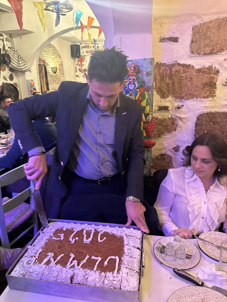 StratakisLab's tweet image. 🎉 Welcoming the New Year with ULMNP! We celebrated the annual cake-cutting with our leader, Dr. Emmanuel Stratakis—CEO of Biomimetic & Deputy Director of FORTH-IESL—sharing warm wishes & joyful moments.
Huge thanks to the ULMNP team!
@StratakisLab @FORTH_ITE @Stratakis_Emm