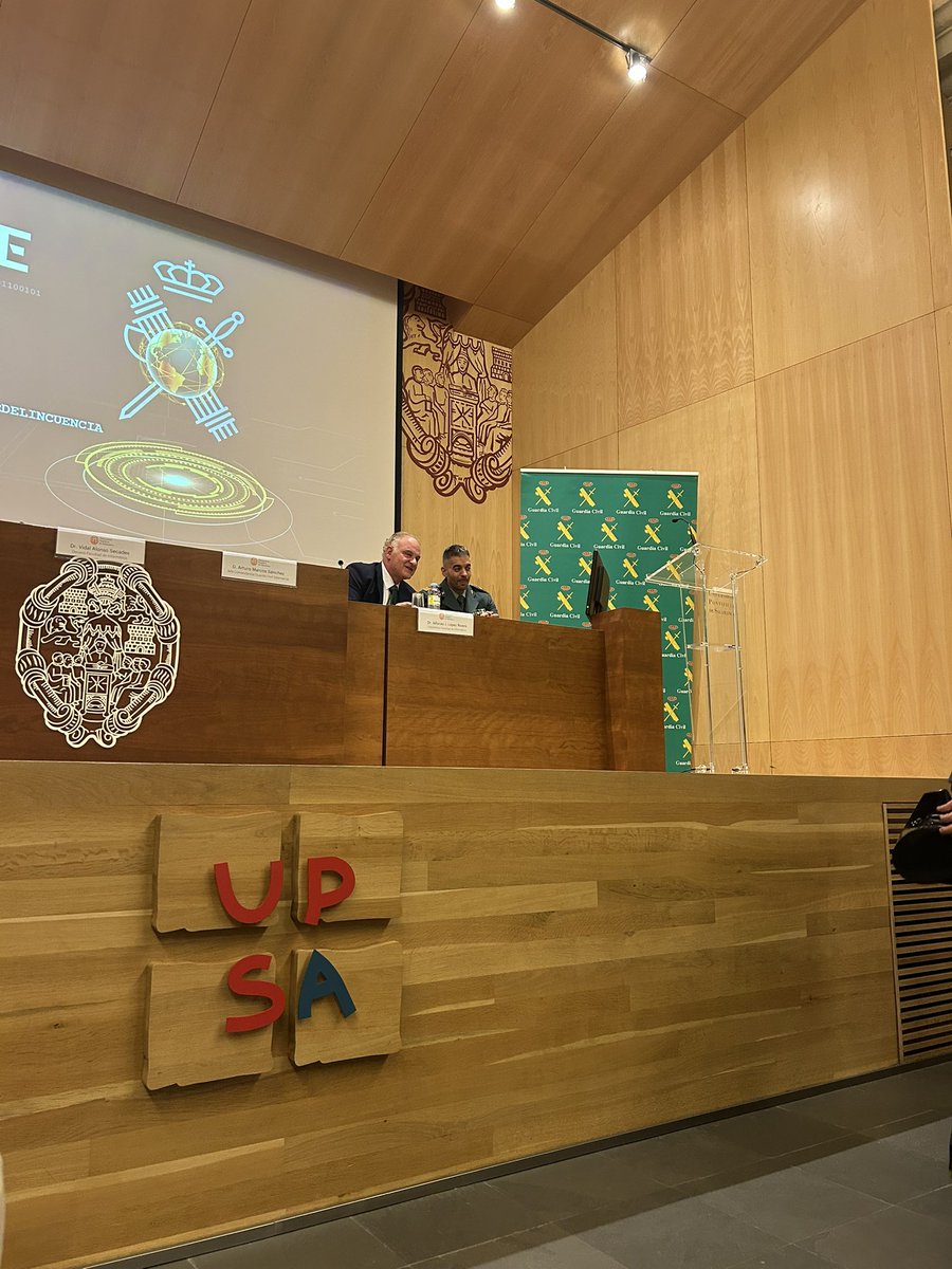 Aprendiendo de @Ciberseguridad con los mejores y apasionados por su trabajo como nos comentan y ya sentimos😌. Gracias a la <a href="/guardiacivil/">Guardia Civil</a>