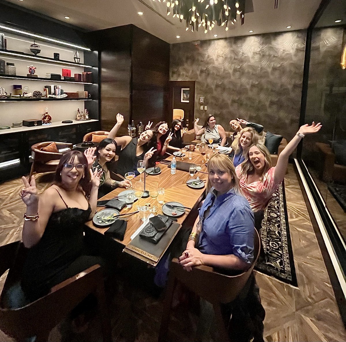 NLPractice's tweet image. Kicking off the Profitable Practice course the right way! 🍽️🎉 Last night, the NextLevel team and Dr. Kamyr Martinez’s team came together over dinner to collaborate, connect, and get excited for the next two days in San Juan! Let’s do this! 💪🔥 #ProfitablePractice